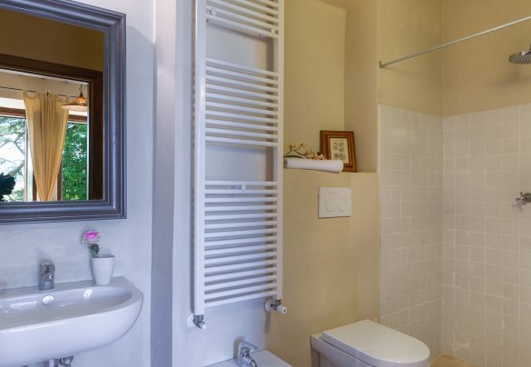En-suite bathroom with a shower - Casale dei Tigli