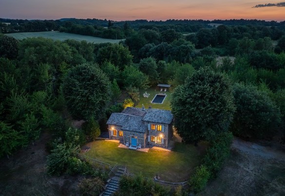 Property in the glow of sunset - Casale dei Tigli