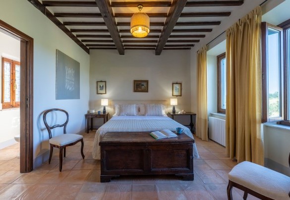 Double bedroom with an-suite bathroom on the first floor - Casale dei Tigli