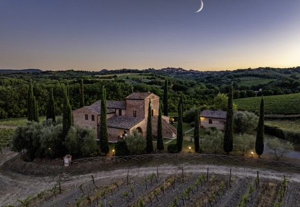 The farmhouse at dusk - Casale Dei