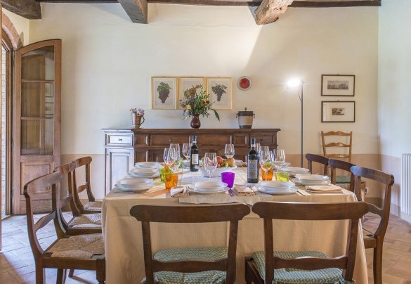 La sala da pranzo al piano terra - Casale Dei