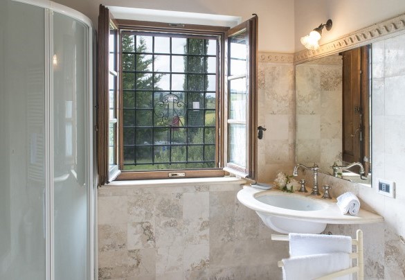 L'elegante bagno en-suite con doccia - Casale Dei