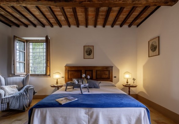 Double bedroom with en suite bathroom on the ground floor - Casale Dei