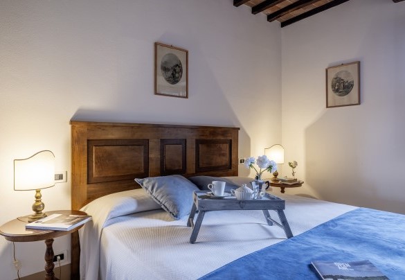 Double bedroom with en suite bathroom on the ground floor - Casale Dei
