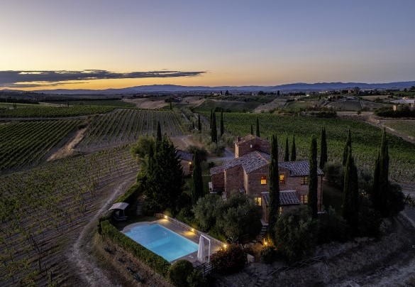 The property in the glow of the sunset - Casale Dei