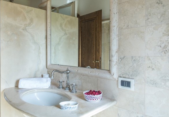 Il bagno en-suite con doccia. ANNESSO - Casale Dei
