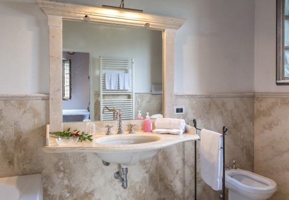 Il bagno en-suite con vasca idromassaggio - Casale Dei