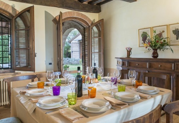 La sala da pranzo al piano terra - Casale Dei