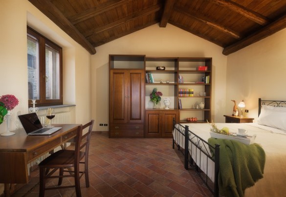 Camera matrimoniale con bagno en-suite. Dependance – Casale del Castagneto