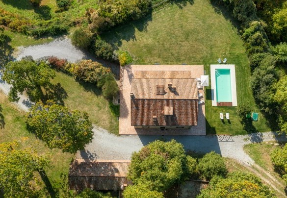 La proprietà nel parco curato – Casale del Castagneto