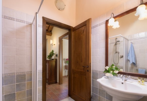 Bagno en-suite con doccia. Dependance – Casale del Castagneto