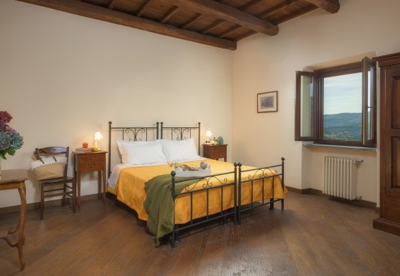 Camera matrimoniale con bagno en-suite al primo piano – Casale del Castagneto
