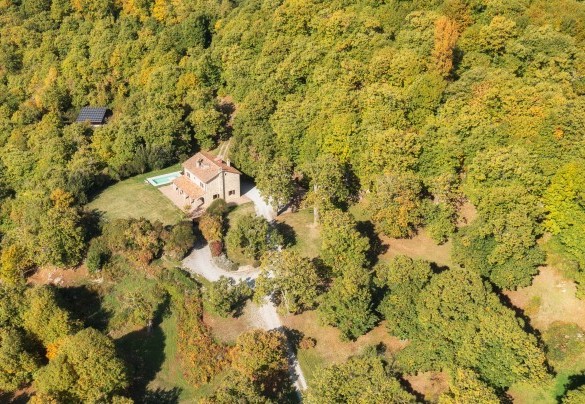 La proprietà immersa nel paesaggio amiatino – Casale del Castagneto