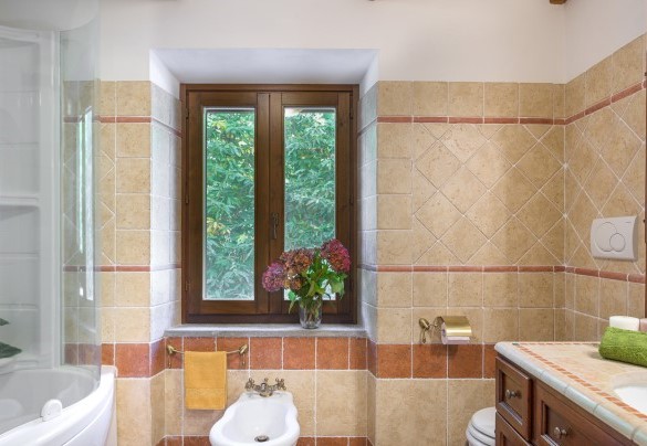Bagno con vasca al primo piano – Casale del Castagneto