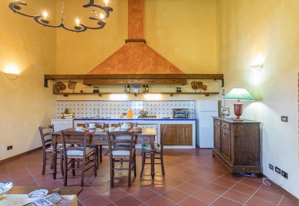 Al piano superiore sono situati un’ulteriore sala da pranzo e cucina- Casale del Viaggiatore