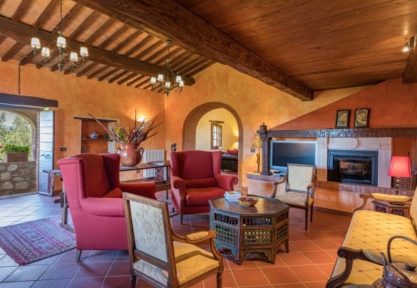 Al piano superiore sono situati un ulteriore living con salotto, sala da pranzo e cucina- Casale del Viaggiatore