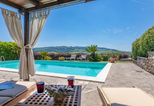 Casale del Viaggiatore consente di coniugare perfettamente una vacanza all’insegna del benessere, con la possibilità di visitare le città d’arte toscane e i borghi suggestivi - Casale del Viaggiatore