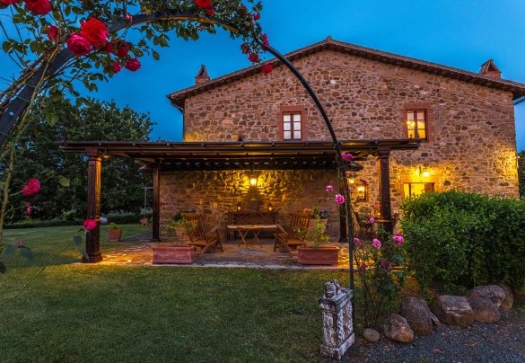 Atmosfera magica della casa al tramonto- Casale del Viaggiatore