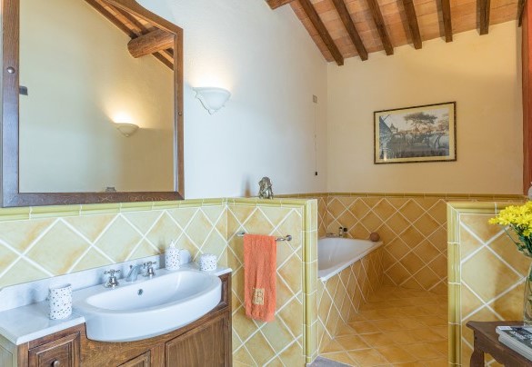 Bagno con vasca al primo piano - Casale del Viaggiatore