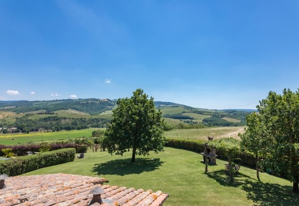 La proprietà gode di una posizione tranquilla e appartata, pur essendo collocata a pochi metri dalla strada principale- Casale del Viaggiatore