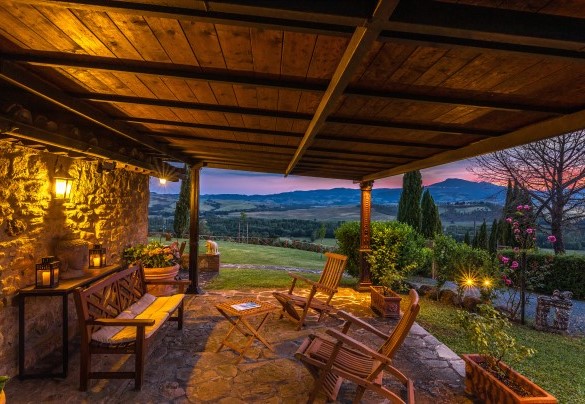Atmosfera magica della casa al tramonto- Casale del Viaggiatore