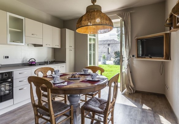 Suite nr 1 on ground floor - The living area and the kitchen - Casale dell'Acero Rosso 10
