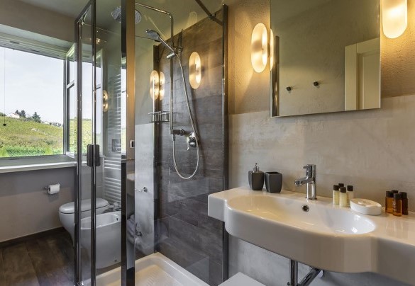 Bathroom nr 4 with shower of suite 4 on first floor - Casale dell'Acero Rosso 10