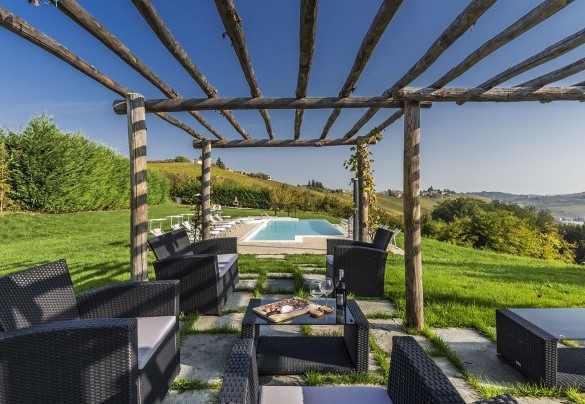 The beautiful relax area under the pergola - Casale dell'Acero Rosso 10