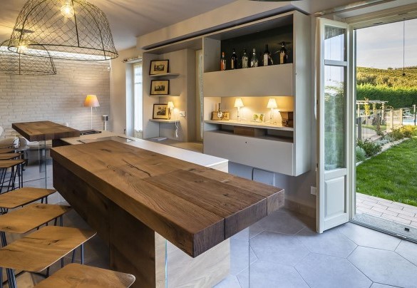 The wide bar area directly accessign the garden and pool - Casale dell'Acero Rosso 10