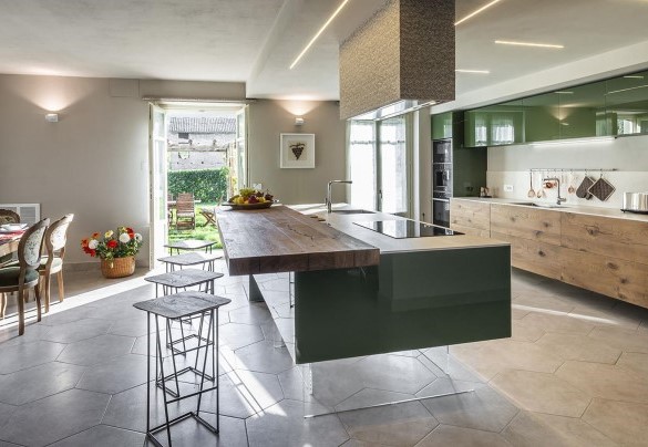 Global view of the wide space for the kitchens and the dining table - Casale dell'Acero Rosso 10