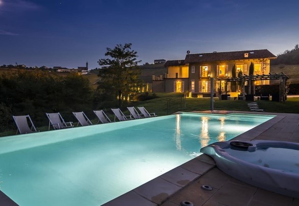 Swimming under the starry sky surrounded by the hills - Casale dell'Acero Rosso 10