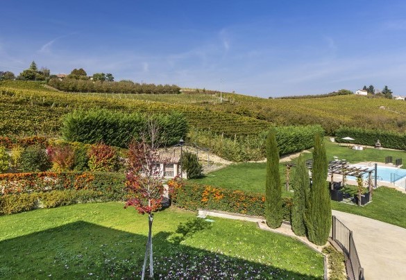 The outstanding view on the garden and pool seen from the first floor - Casale dell'Acero Rosso 10