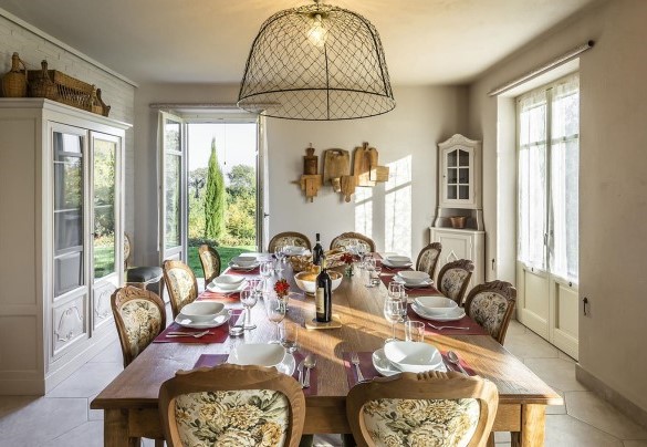 The big dining table and the direct exits to the garden - Casale dell'Acero Rosso 10