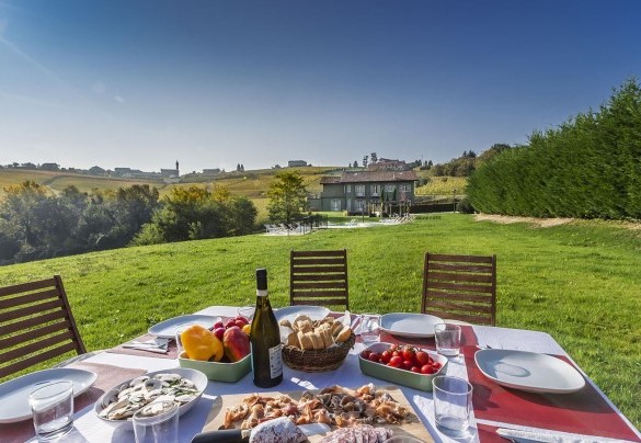 Dining in the heart of the garden - Casale dell'Acero Rosso 10