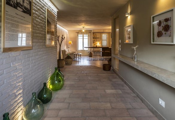 The main entrance shows the high design of the restoring of the villa - Casale dell'Acero Rosso 10