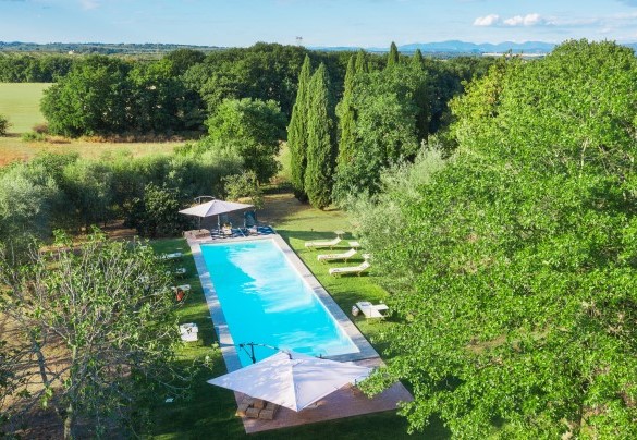 La piscina è aperta dall’ultimo sabato di Aprile al primo sabato di Ottobre - Casale dell’Oasi
