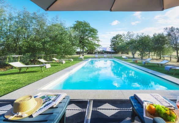 La piscina misura 4,5 x 14 m - Casale dell’Oasi