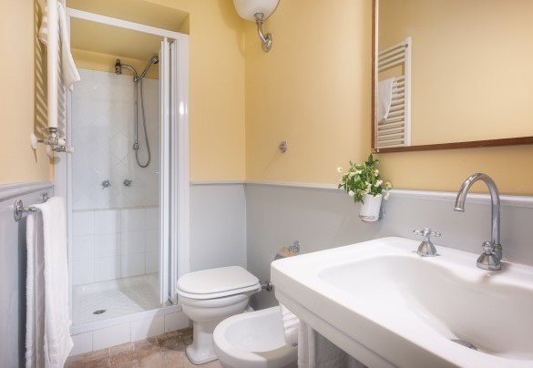 Bagno con doccia n.1 en-suite alla camera n.1, al piano terra - Casale dell’Oasi