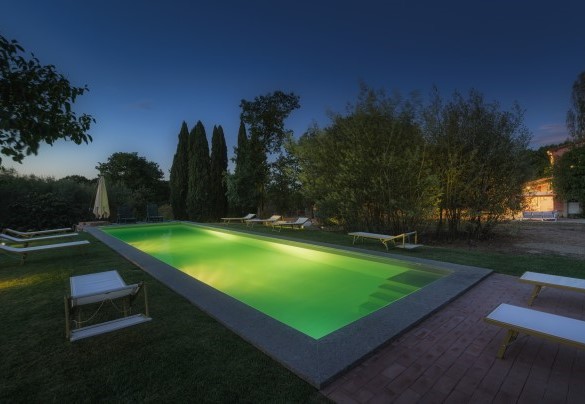 La piscina dispone di illuminazione interna alla vasca - Casale dell’Oasi