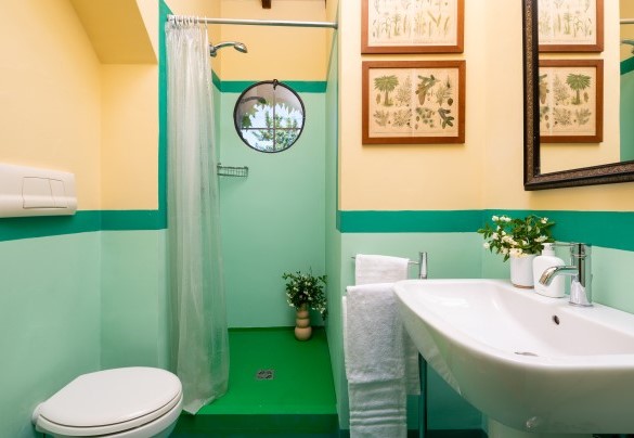 Bagno con doccia n.3 en-suite alla camera n.3, primo piano - Casale dell’Oasi