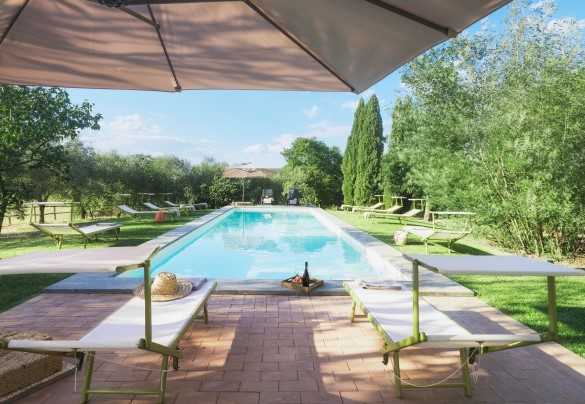 La piscina ha profondità variabile da 1.20 a 1,80 m - Casale dell’Oasi