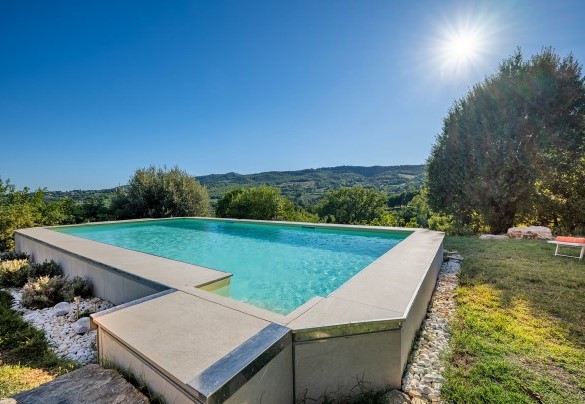Rectangular it measures 10x5 with the depth of 1.30 m - Casale delle Farfalle