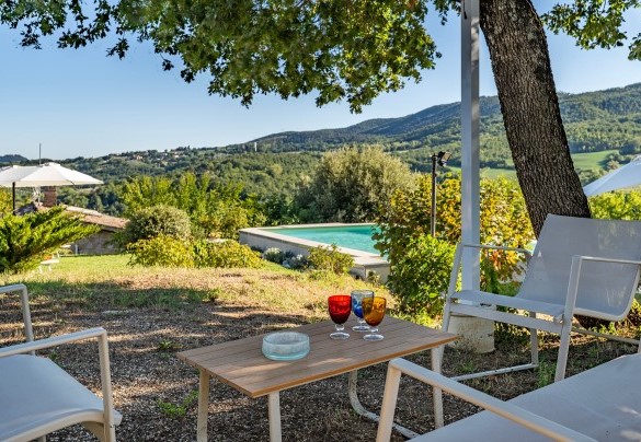 The relaxation corner under the gazebo - Casale delle Farfalle  