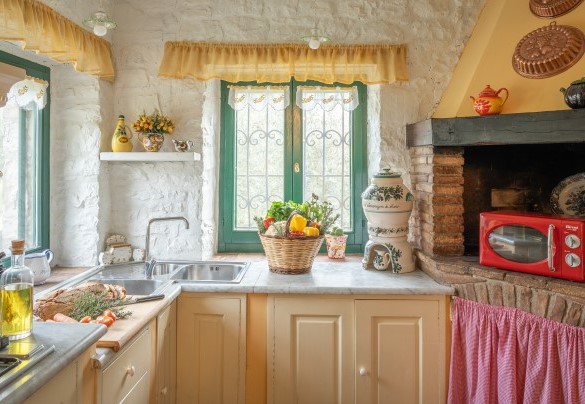 L'attrezzata cucina - Casale delle Farfalle