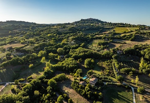 The house a short distance from the village of Monte Castello di Vibio - Casale delle Farfalle