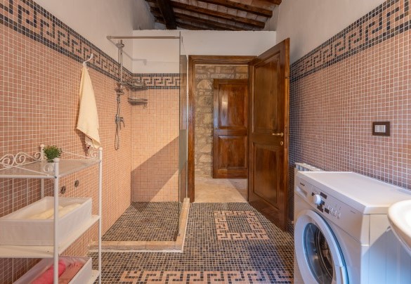 The bathroom with shower n. 6 in the annex - Casale delle Farfalle