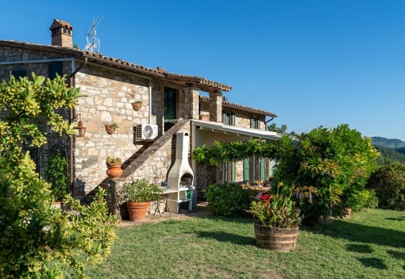 The main house is spread over two floors - Casale delle Farfalle