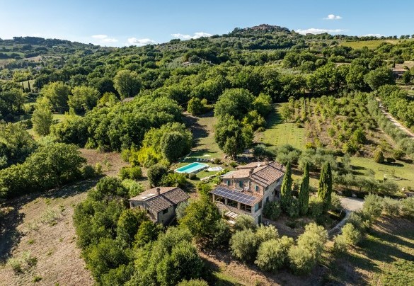 The house is located in the heart of green Umbria - Casale delle Farfalle