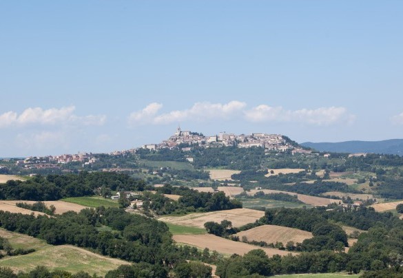 Il panorama mozzafiato verso le colline di Todi - Casale delle Lavande 