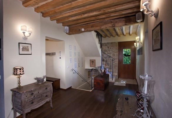 The  wide and bright entrance - Casale delle Lavande 